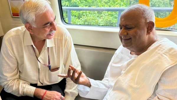 Former PM HD Deve Gowda Fulfilled Dream By Travel By Delhi Metro