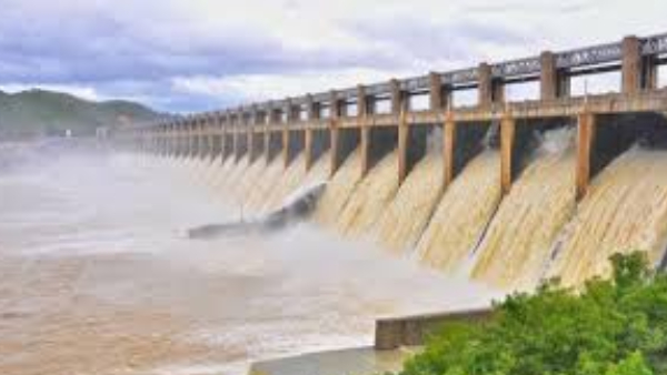 Mettur Dam Fullfill pooja by Salur seer to Kaveri River