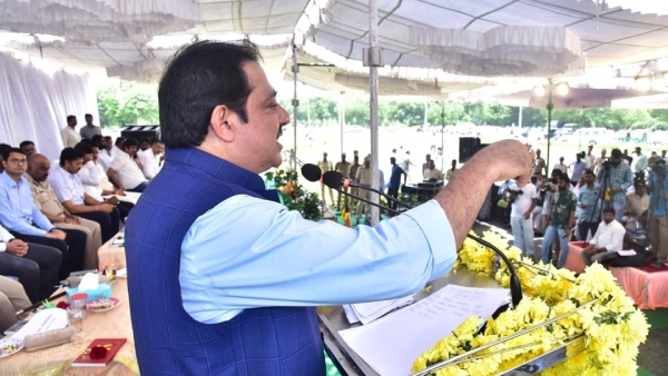 Minister B Z Zameer Ahmed Khan Lashes Out At central Minister H D Kumaraswamy
