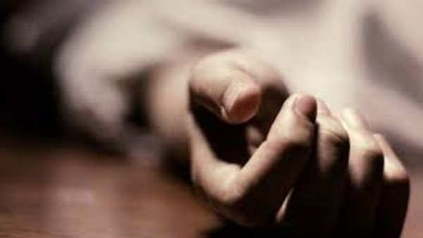 A Man commits suicide at metro station video viral