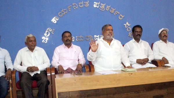 Protest favor of CM Siddaramaiah by fans after Janandolana-What is the reason Protest favor of CM Siddaramaiah by fans after Janandolana-What is the reason