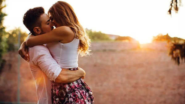 Students Kissing in classroom video viral