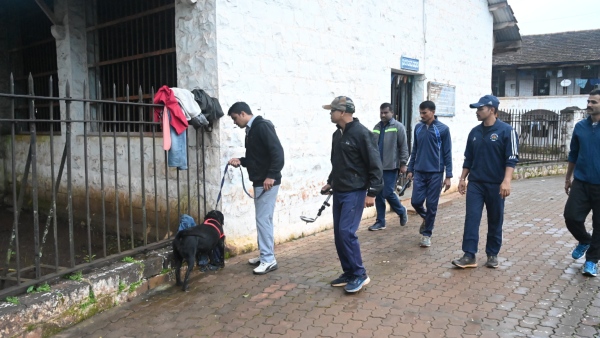 Sudden Raid on Hindalga Jail by belagavi police Sudden Raid on Hindalga Jail by belagavi police