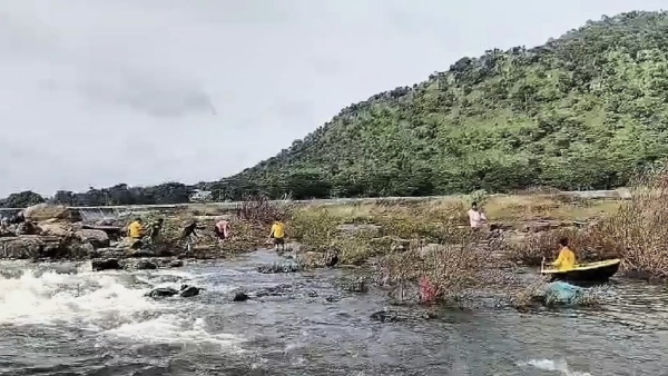 Suddenly Water Release to Kaveri river from power generation station tourists are Worried