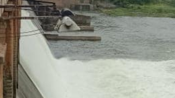 Tungabhadra Dam Releases 150000 Cusecs Water to River Today Flood Alert