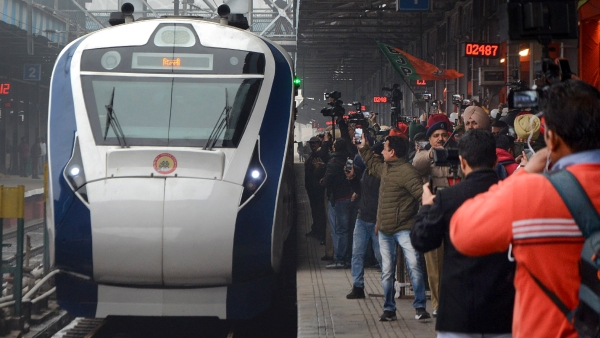 Passengers Demanded For Regular Service Of Ernakulam Bengaluru Vande Bharat Train