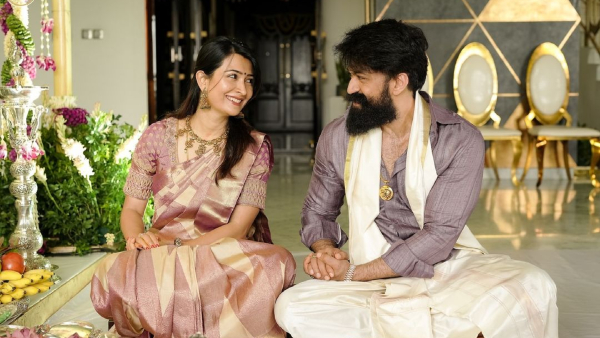 Viral Photo of Actor Yash s Gold Tiger Face Pendant Fans Crazy About Him