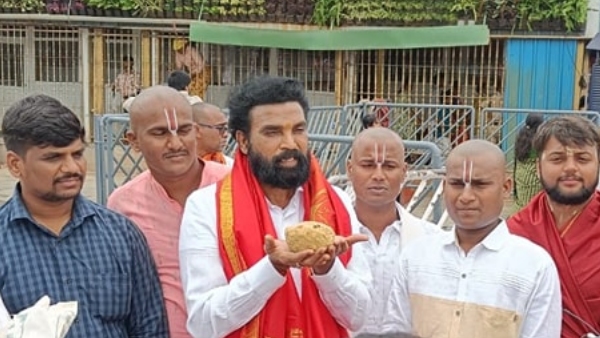 Former Minister B Sriramulu Prayer On Tirupati Laddu