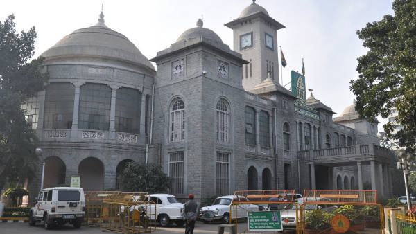 There is no sign of the completion of the Ejipura flyover work
