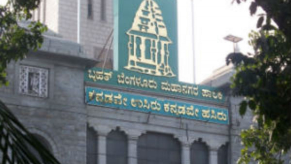 BBMP will close the potholes in city by S 15 Doubtful