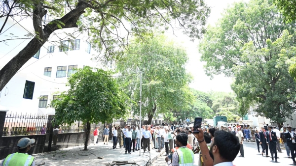 BBMP BESCOM joint operation to prevent tree danger in Bangalore