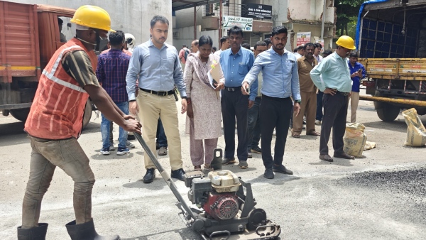 BBMP is Sealing Bengaluru Road Potholes with Modern Jet Patcher Machine