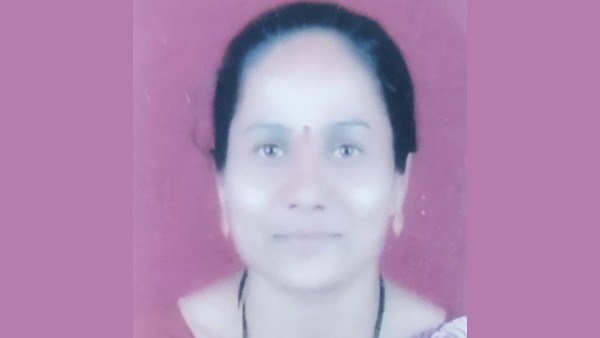 District level best teacher award to Yashoda Gudisagara in Gadag