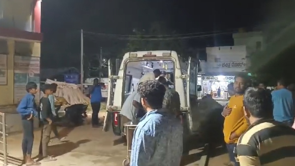 Six People Died In Car Accident At Tumakuru Near Madhugiri