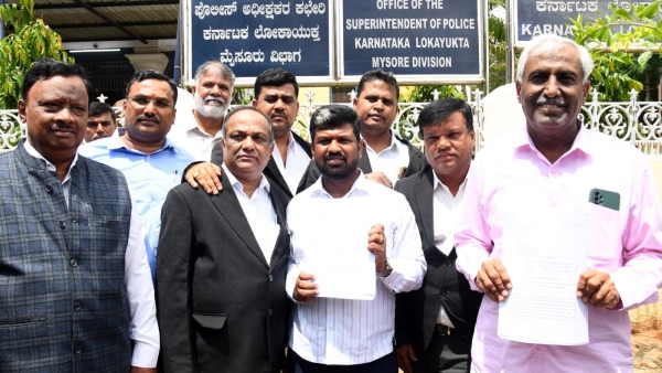 jds complaint against cm siddaramaiah lokayukta sp