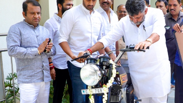 Anand Mahindra Reply For DK Shivakumar Tweet On Yezdi Bike