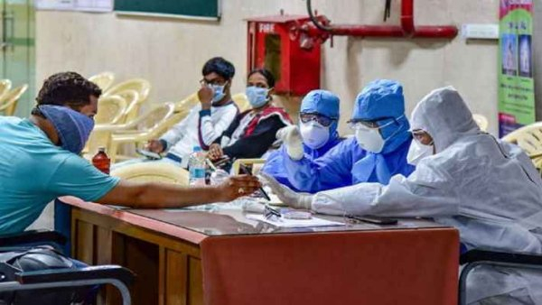 Chikkamagaluru slippers threw at doctor OPD closed by the doctor Chikkamagaluru slippers threw at doctor OPD closed by the doctor