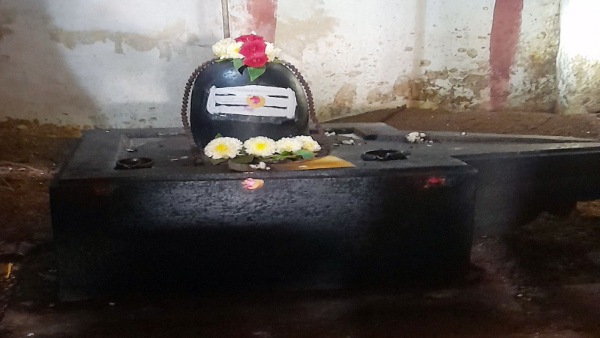 K R Pete Bookanakere Ballekere Eshwara Temple In Dilapidated Condition