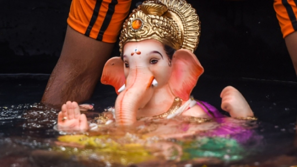 Stone pelting during Ganapati visarjan procession in Davangere