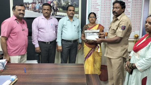 Honest NWKRTC Driver Returns Bag of Cash and Documents Left by Passenger