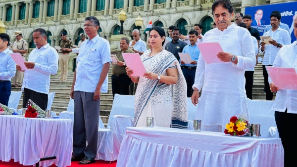 Internation Democracy Day 2024 Belagavi Forms 45 KM Human Chains sasy Satish Jarkiholi