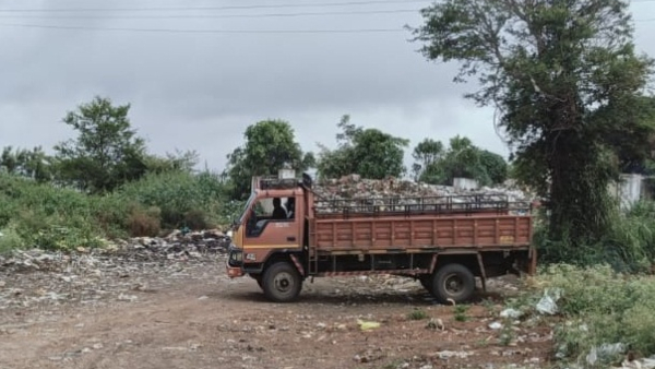 Kerala s Waste Dumping in This Chamarajanagar 5 000 Fine to Lorry driver
