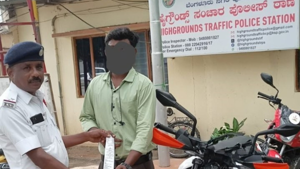Lovers Drive Dangerously On Bike In Bengaluru