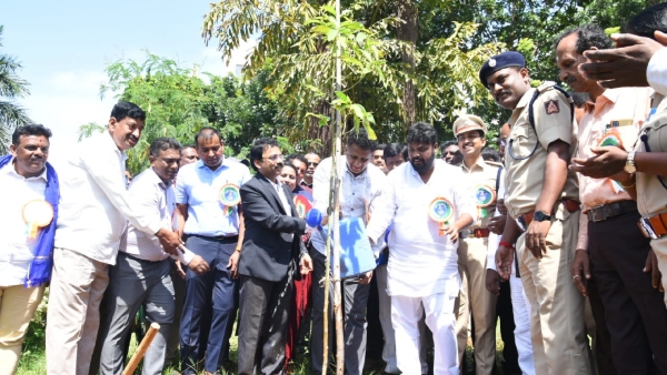 Chikkaballapur India is the largest democratic country in the world - MC Sudhakar