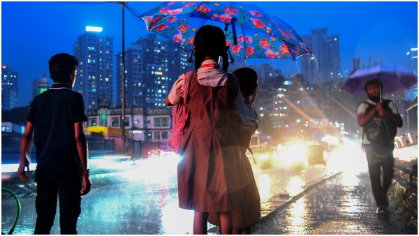 heavy rain mumbai commuters stranded schools colleges shut