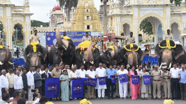 60 000 people from Mysuru part of International Day of Democracy with 2 500-km Human Chain