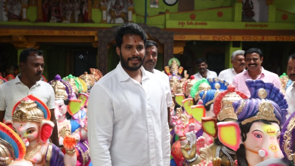Nikhil Kumaraswamy Distributed Free Ganesha Idol In Channapatna Constituency