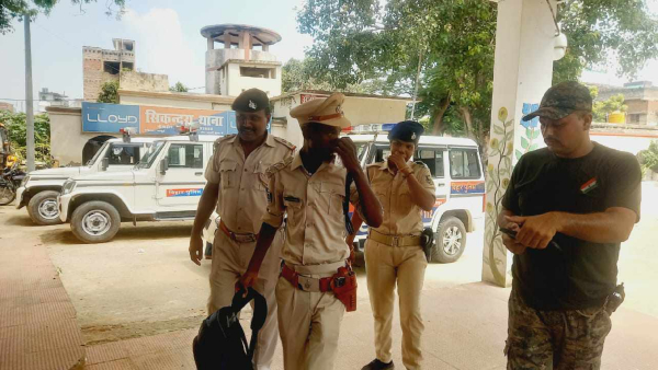 A Young Man From Bihar Became A Fake Policeman A Young Man From Bihar Became A Fake Policeman