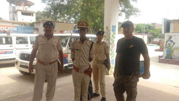 A Young Man From Bihar Became A Fake Policeman A Young Man From Bihar Became A Fake Policeman