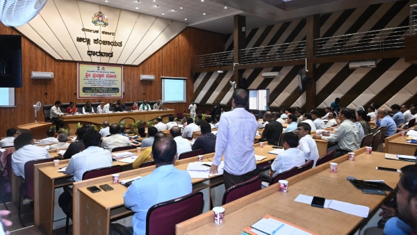 Central Minister Pralhad Joshi Has Give Sarcasm Assured To MLA NH Konreddy