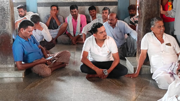 shivamogga news cheating in nut weight dance of foreign tourists during ganesha washaar - python captured