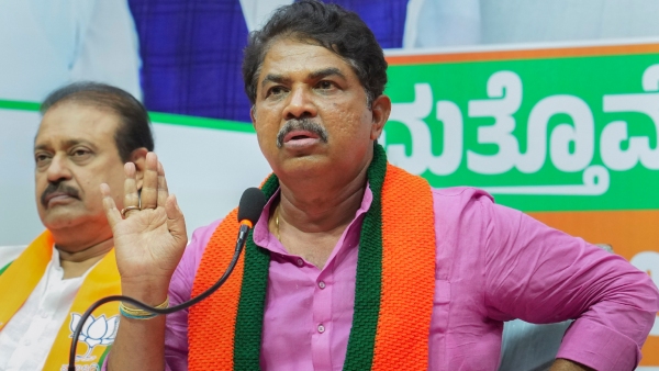 Let Siddaramaiah resign on moral responsibility