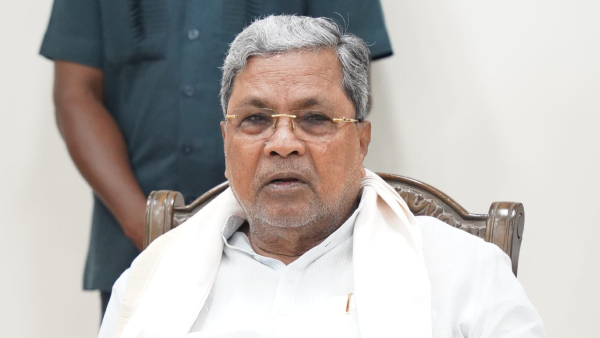 CM Siddaramaiah Admired The Bravery Of The Girl Who Lifted The Auto To Save Her Mother CM Siddaramaiah Admired The Bravery Of The Girl Who Lifted The Auto To Save Her Mother