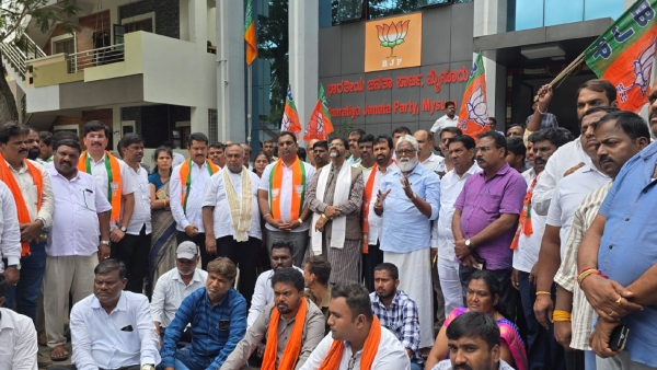 Siddaramaiah supporters and opposition protest in mysuru