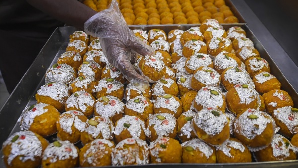 mumbai siddhivinayak video of rats found in laddu prasad packets has gone viral