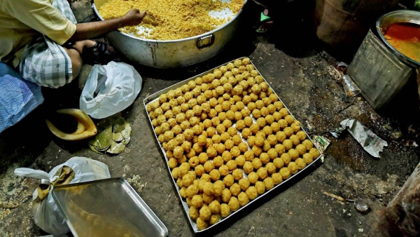 mumbai siddhivinayak video of rats found in laddu prasad packets has gone viral