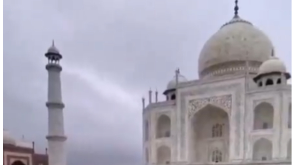 Heavy rain Water leakage in Taj Mahal s main dome Heavy rain Water leakage in Taj Mahal s main dome