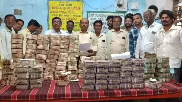 Hundi Counting in Vaddikere Siddeshwara Temple rs 96 32 630 money collection