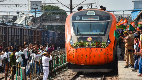 Narendra Modi To Flag Off 6 Vande Bharat Express Train From Tatanagar