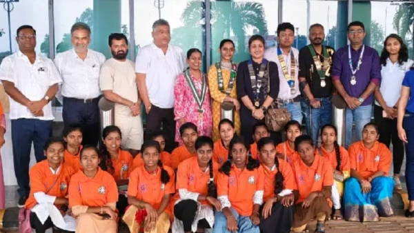 15 orphans who celebrated traveling by plane