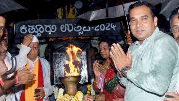 Belagavi Kittur Utsava 2024 Kunal Ganjawala Sadhu Kokila Concert At Kittur Utsav