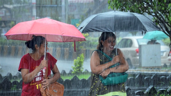 Bengaluru Rain Weekend happiness increases October 5 - Bajji Tea shop full