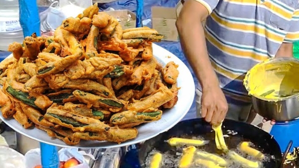 Bengaluru Rain Weekend happiness increases October 5 - Bajji Tea shop full