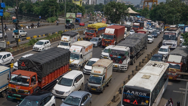 Bengaluru Traffic- Next target 1 Kmph Speed 1 Kmpl Mileage Why Did poster huge viral Know details