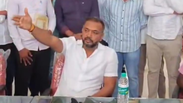 Chikkaballapur Politicians are opposed to the distribution of hot meals Chikkaballapur Politicians are opposed to the distribution of hot meals