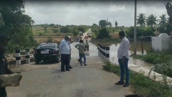Chikkaballapur Kushawati road washed away by rain connectivity to dozens of villages is guaranteed